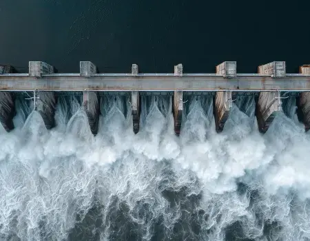 ブルックフィールドとGoogle/Microsoftの記録的水力・再エネ契約が示すもの